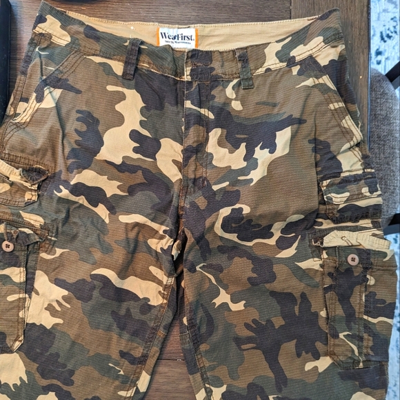 Men's Wearfirst Camo Cargo Shorts - Picture 2 of 6